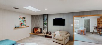 3BR Dog-friendly Mid-century Modern Home w/ Yard