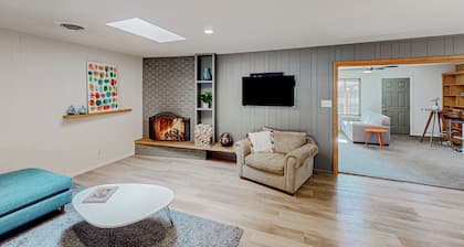 3BR Dog-friendly Mid-century Modern Home w/ Yard