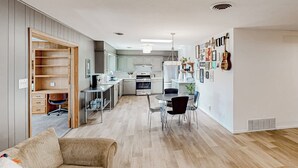 Ev (3 Bedrooms) | İç mekân