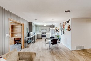 單棟房屋 (3 Bedrooms) | 內部