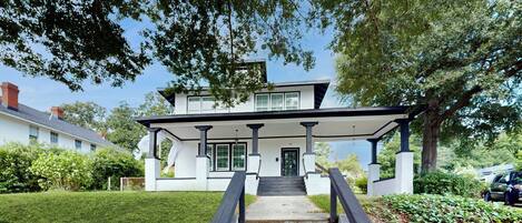 Rumah (5 Bedrooms) | Bagian depan properti