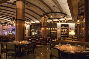 Dining - Atlantis Harborside Resort | Full Atlantis Access (Paradise Island)