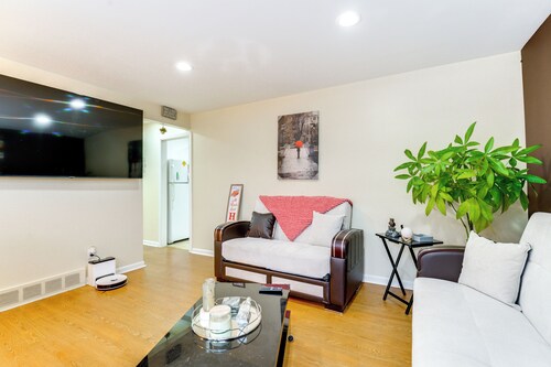 8 Mi to Detroit Zoo: Family Home w/ Game Room