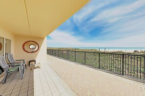 Apartment (2 Bedrooms) | Interior - Oceanfront 1st-floor Condo on Spi: Patio & Pool (South Padre Island)