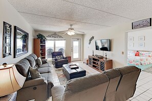 Apartment (2 Bedrooms) | Interior - Oceanfront 1st-floor Condo on Spi: Patio & Pool (South Padre Island)