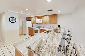 Apartment (2 Bedrooms) | Interior - Oceanfront 1st-floor Condo on Spi: Patio & Pool (South Padre Island)