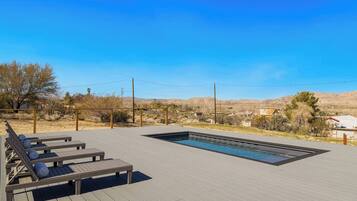 House (4 Bedrooms) | Front of property