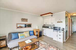 Apartment (1 Bedroom) | Interior - Steps to Water! Beachfront Corpus Christi Condo (Corpus Christi)