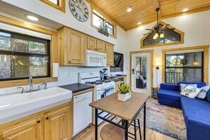 Interior - Private Hot Tub & Deck: Woodland Park Tiny Home! (Woodland Park)