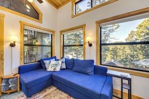 Interior - Private Hot Tub & Deck: Woodland Park Tiny Home! (Woodland Park)