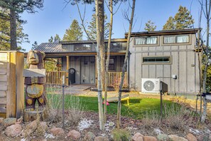 Interior - Private Hot Tub & Deck: Woodland Park Tiny Home! (Woodland Park)