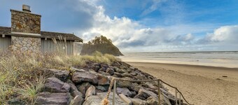 Walk to Neskowin Beach! Creekside Oregon Retreat