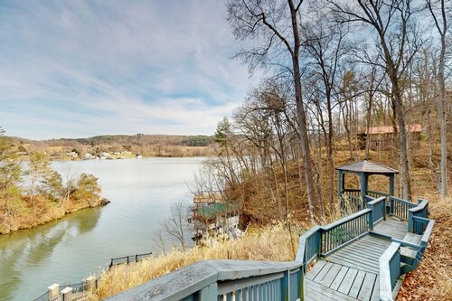 4BR Lakefront Home w/ Dock, Views & Game Room