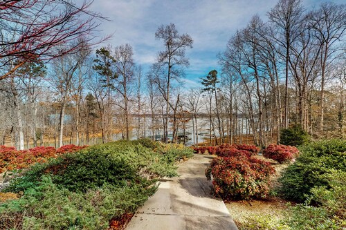 Boat Dock: Lake-view Retreat 5 Mi to Dtwn Clemson