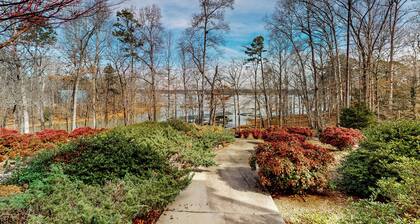 Boat Dock: Lake-view Retreat 5 Mi to Dtwn Clemson