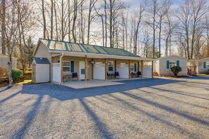 Apartment (0 Bedroom) | Interior - Ski, Hike & Relax in the Smokies! Waynesville Apt (Waynesville)