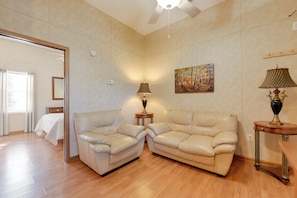 Interior - Ski, Hike & Relax in the Smokies! Waynesville Apt (Waynesville)