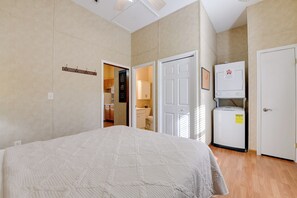 Apartment (0 Bedroom) | Interior - Ski, Hike & Relax in the Smokies! Waynesville Apt (Waynesville)