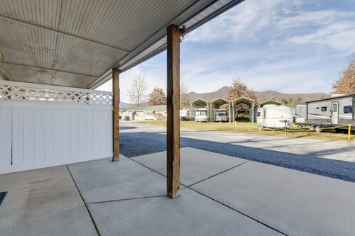 Ski, Hike & Relax in the Smokies! Waynesville Apt