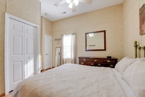 Apartment (0 Bedroom) | Interior - Ski, Hike & Relax in the Smokies! Waynesville Apt (Waynesville)