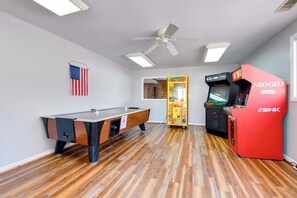 Apartment (0 Bedroom) | Interior - Cozy Couples Getaway Near Cataloochee Ski Area! (Waynesville)