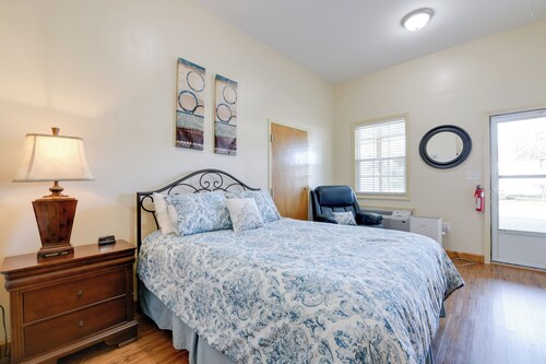 Cozy Couples Getaway Near Cataloochee Ski Area!