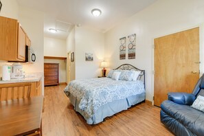 Apartment (0 Bedroom) | Interior - Cozy Couples Getaway Near Cataloochee Ski Area! (Waynesville)
