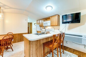Interior - Near Trails & Slopes! Relaxed Waynesville Retreat (Waynesville)