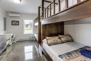House (2 Bedrooms) | Interior - Patio & Parking! Modern Bunkhouse Near Lake Erie (Oak Harbor)