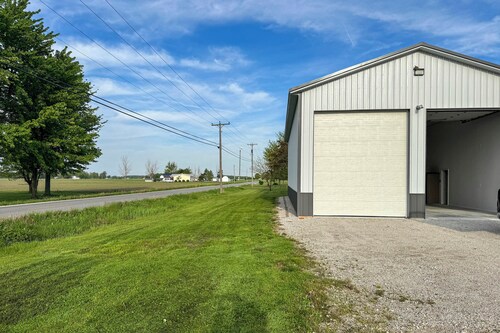 Patio & Parking! Modern Bunkhouse Near Lake Erie