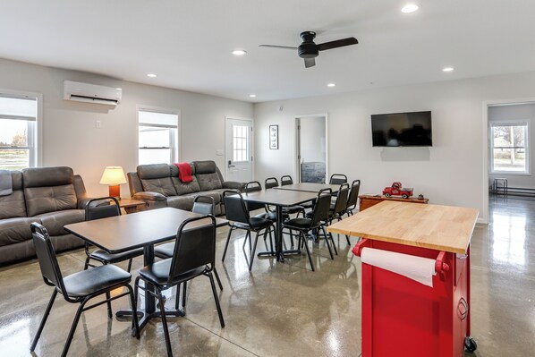 House (2 Bedrooms) | Front of property - Patio & Parking! Modern Bunkhouse Near Lake Erie (Oak Harbor)