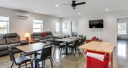 Patio & Parking! Modern Bunkhouse Near Lake Erie