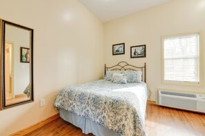 Interior - Accessible Waynesville Studio Near Blue Ridge Pkwy (Waynesville)