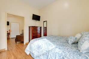 Apartment (0 Bedroom) | Interior - Accessible Waynesville Studio Near Blue Ridge Pkwy (Waynesville)