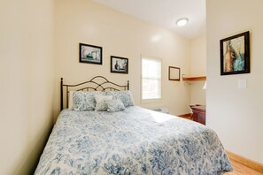 Interior - Accessible Waynesville Studio Near Blue Ridge Pkwy (Waynesville)