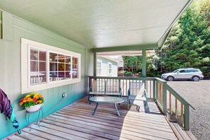 Interior - 4 BR Home w/ Backyard & Steps From the Lake (Shelton)