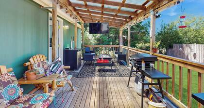 4 BR Home w/ Backyard & Steps From the Lake