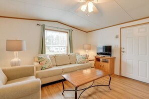 Interior - Mtn-view Adventure Hub! Waynesville Home w/ Perks (Waynesville)