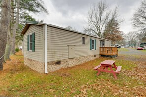 Interior - 13 Mi to Slopes! Group-friendly Blue Ridge Retreat (Waynesville)