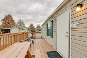 Interior - Blue Ridge Base Camp: Resort Cabin in Waynesville (Waynesville)