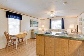 Interior - Blue Ridge Base Camp: Resort Cabin in Waynesville (Waynesville)