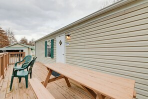 Interior - Mtn-view Deck! Resort Cabin 12 Mi to Waynesville (Waynesville)