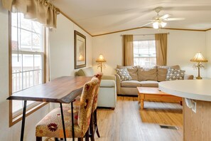 Interior - Mtn-view Deck! Resort Cabin 12 Mi to Waynesville (Waynesville)