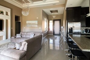 House (4 Bedrooms) | Interior