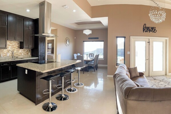 House (4 Bedrooms) | Interior