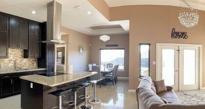 4BR Retreat w/ Backyard Oasis - Pool & Patio