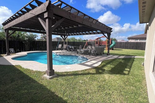 Pool, Patio & Yard: Chic South Texas Home
