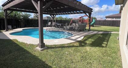 Pool, Patio & Yard: Chic South Texas Home