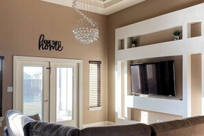 Talo (4 Bedrooms) | Sisätilat