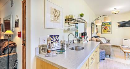 Sunny Downtown Studio w/ Kitchenette & AC